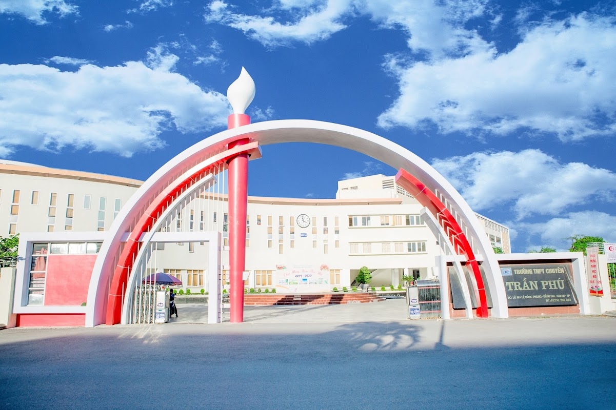 Trường THPT chuyên Trần Phú