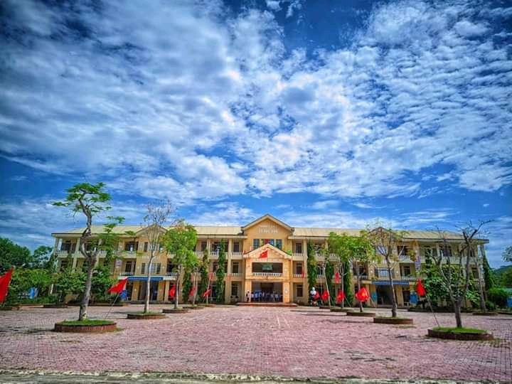 Trường THPT Cù Huy Cận