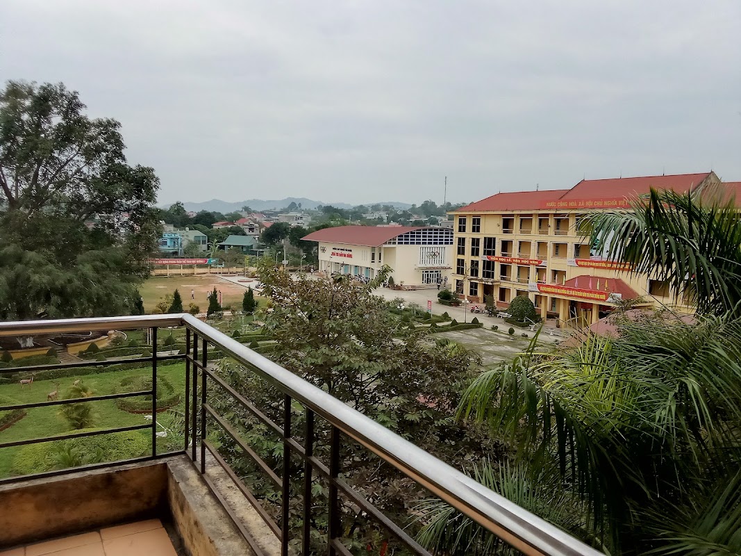 Trường THPT Nguyễn Văn Huyên