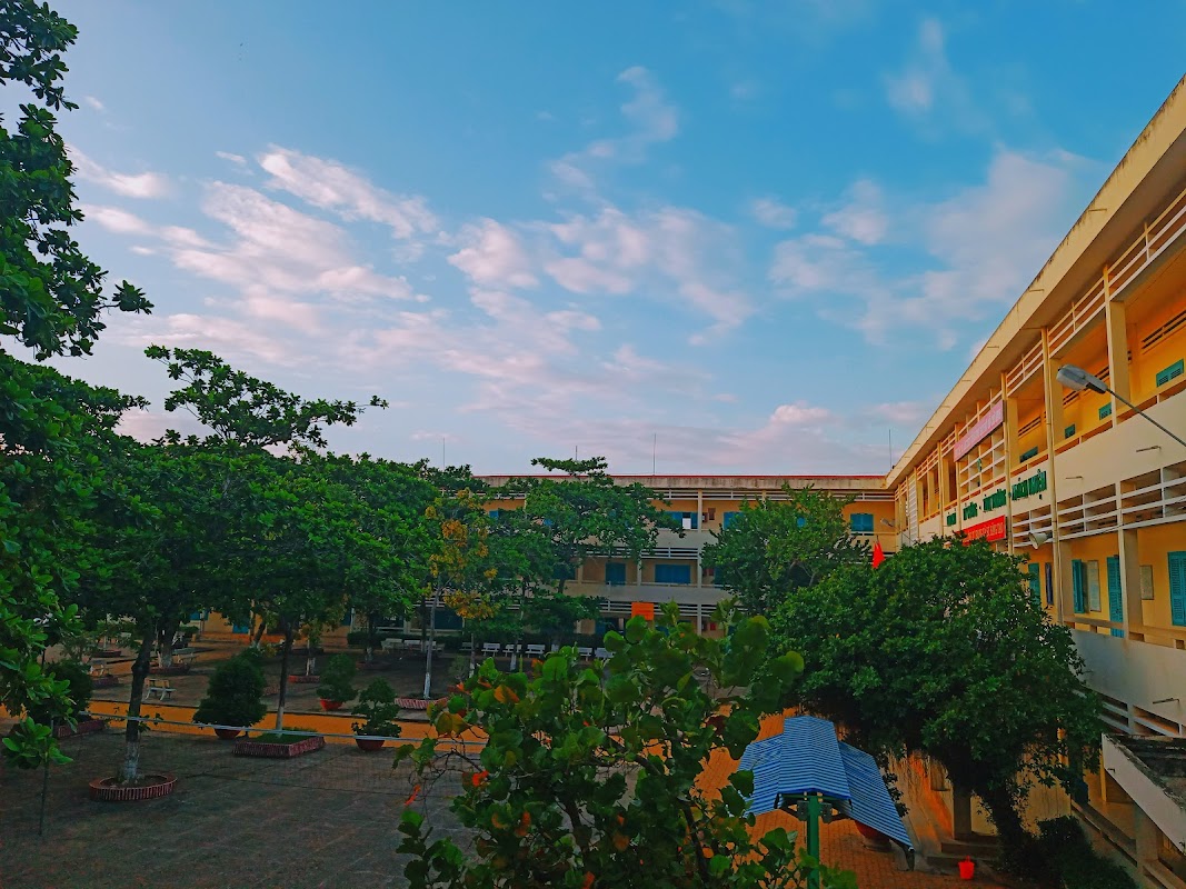 Trường THPT Phan Chu Trinh