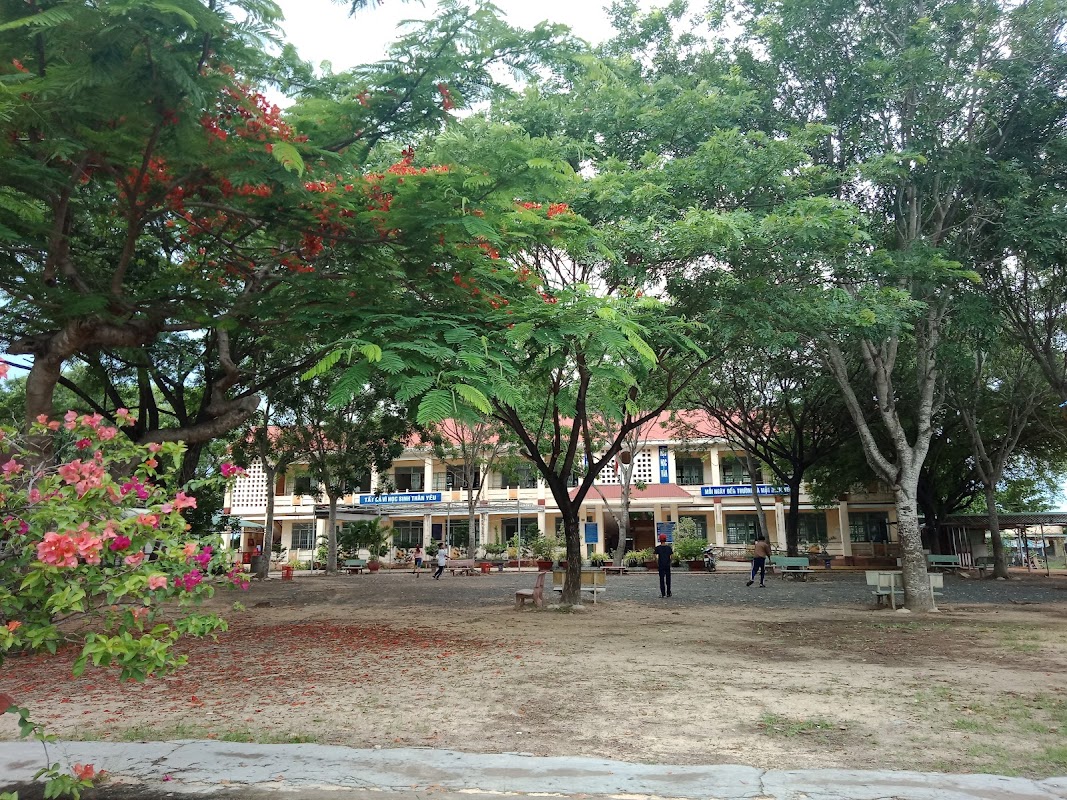 Trường THCS Tân Thuận