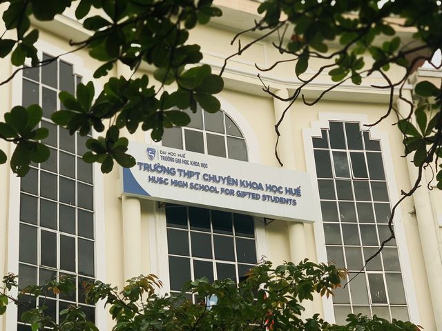 Trường THPT Chuyên Khoa Học Huế