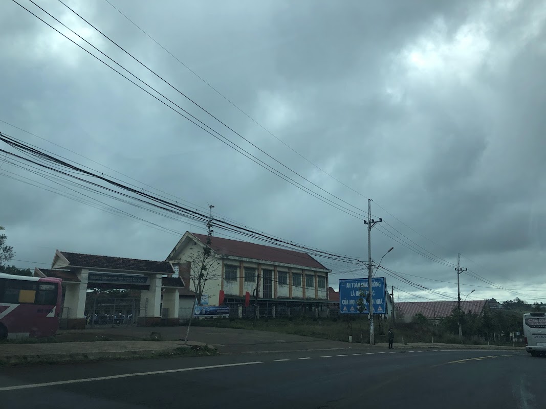 Trường THPT Đăk Song