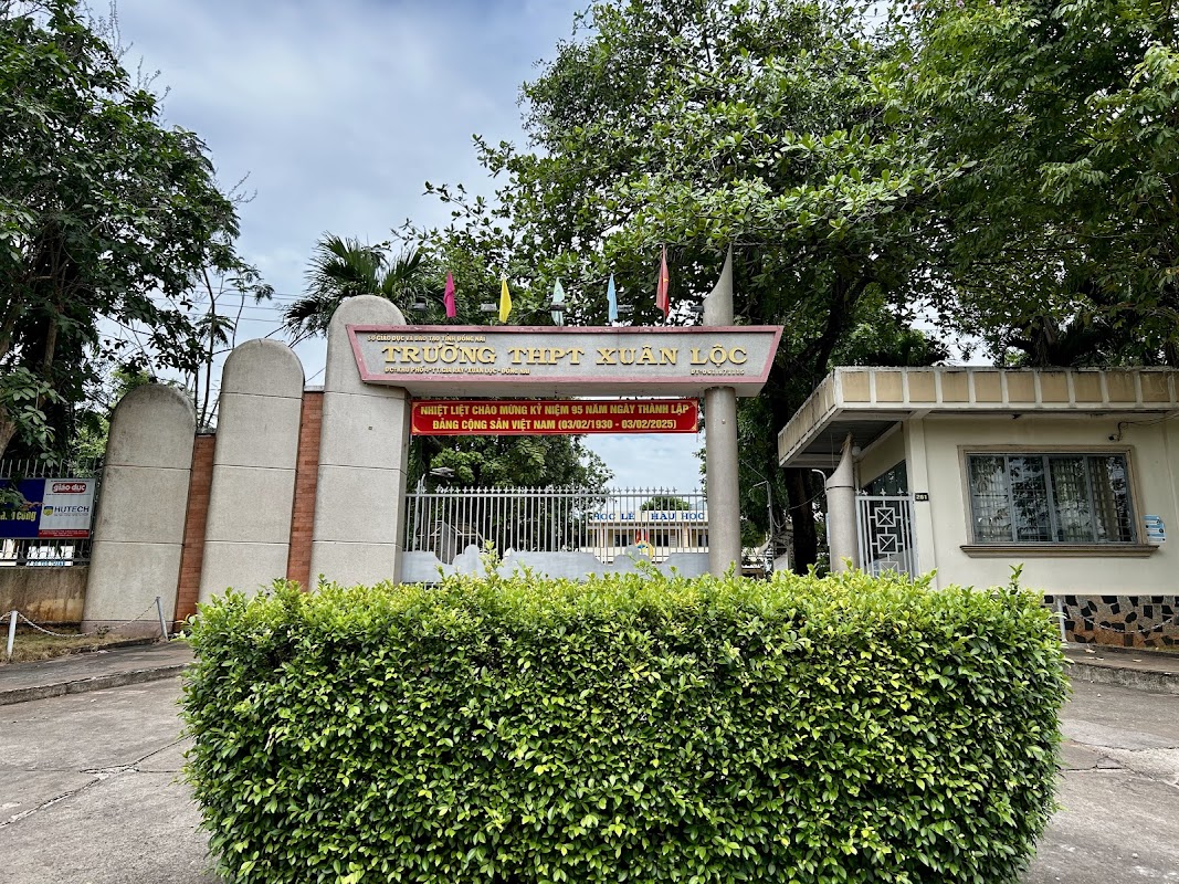 Trường THPT Xuân Lộc