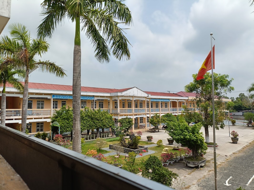 Trường THCS Hòa Bình