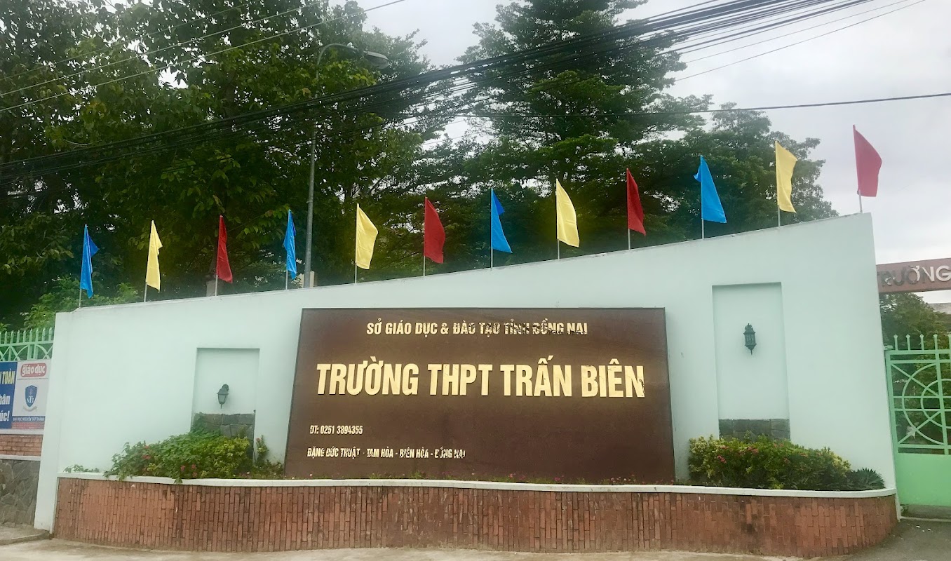 Trường THPT Trấn Biên