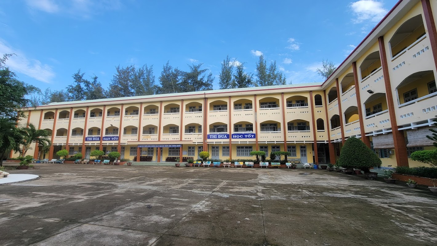 Trường THPT Phan Ngọc Tòng