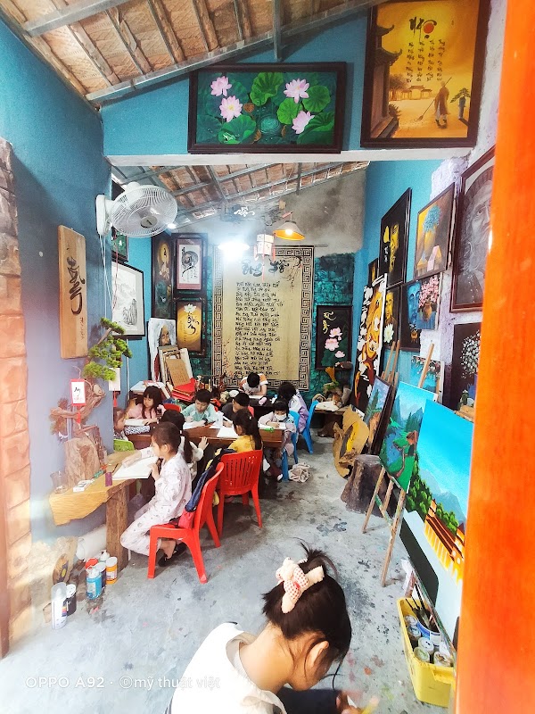 Lớp vẽ Mỹ thuật Việt