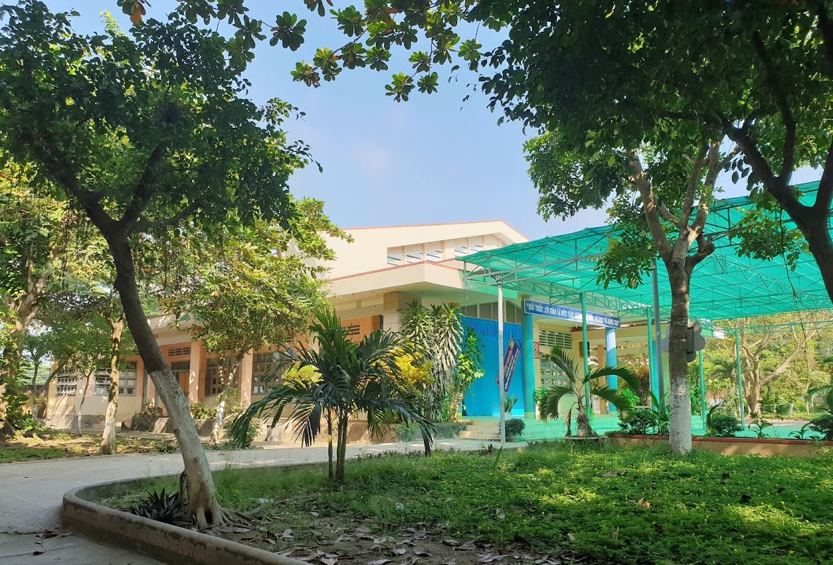 Trường THCS Phường 2