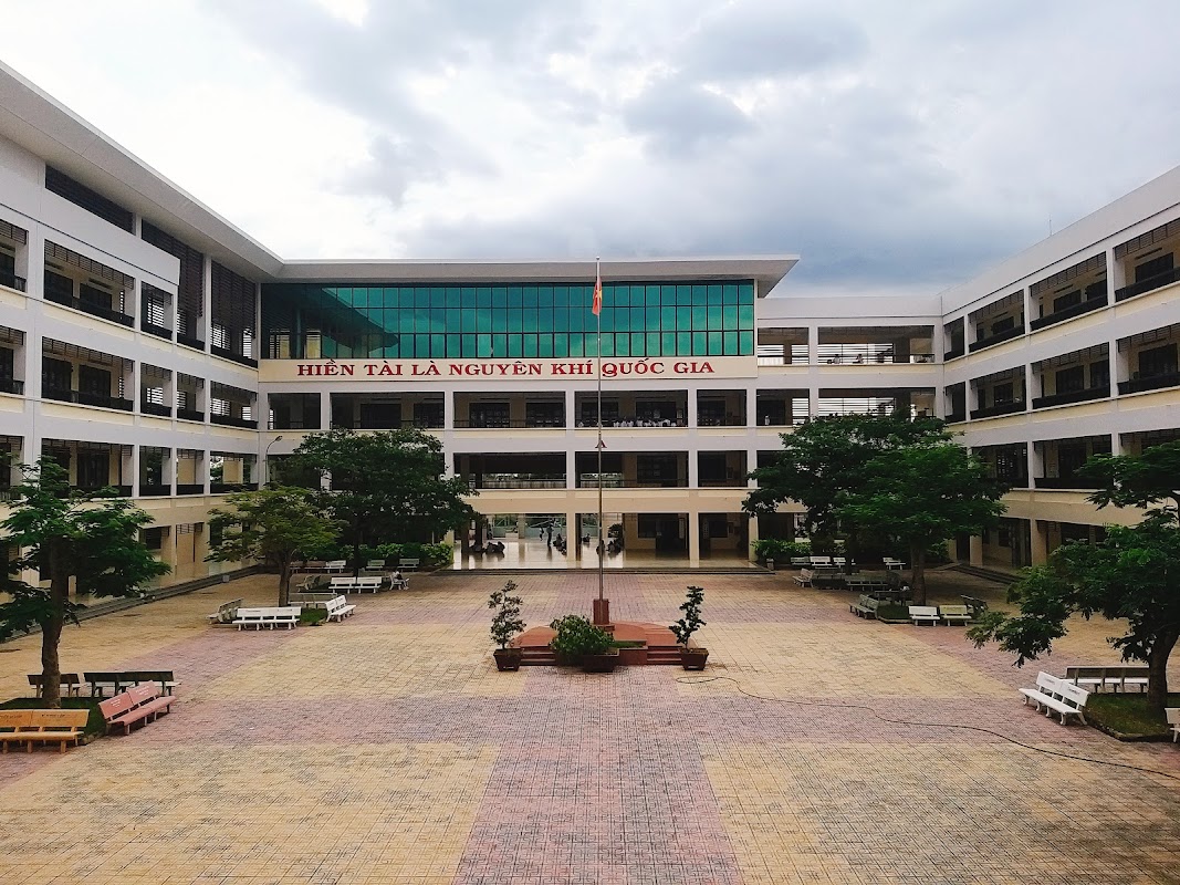 Trường THPT Chuyên Tiền Giang