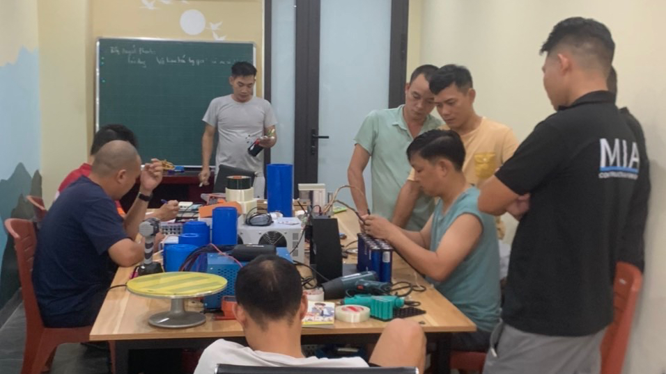 Xe điện Hùng Anh