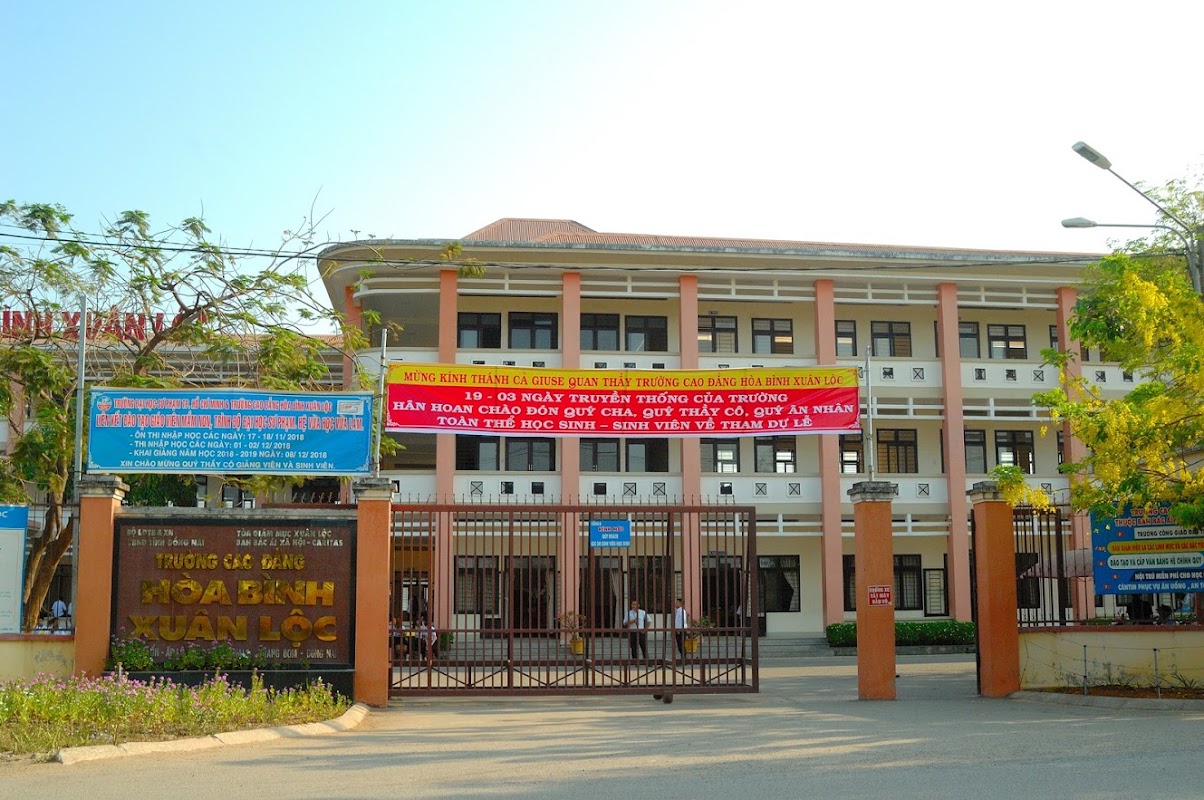 Trường Cao đẳng Hòa Bình Xuân Lộc