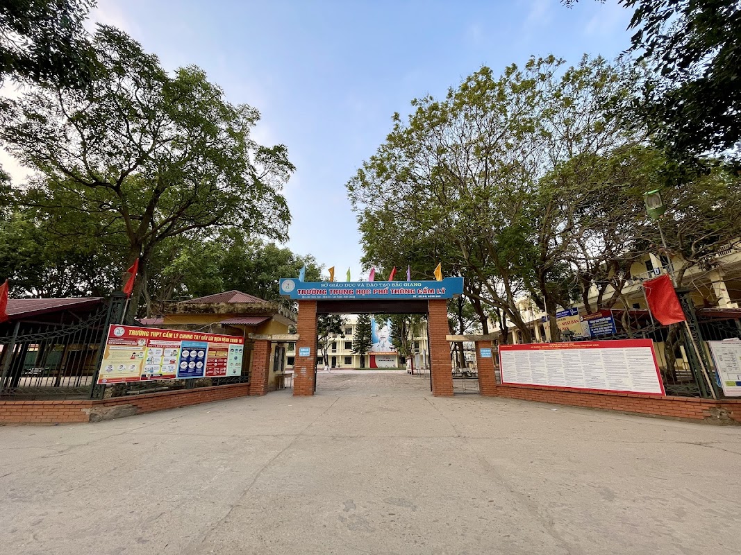 Trường THPT Cẩm Lý
