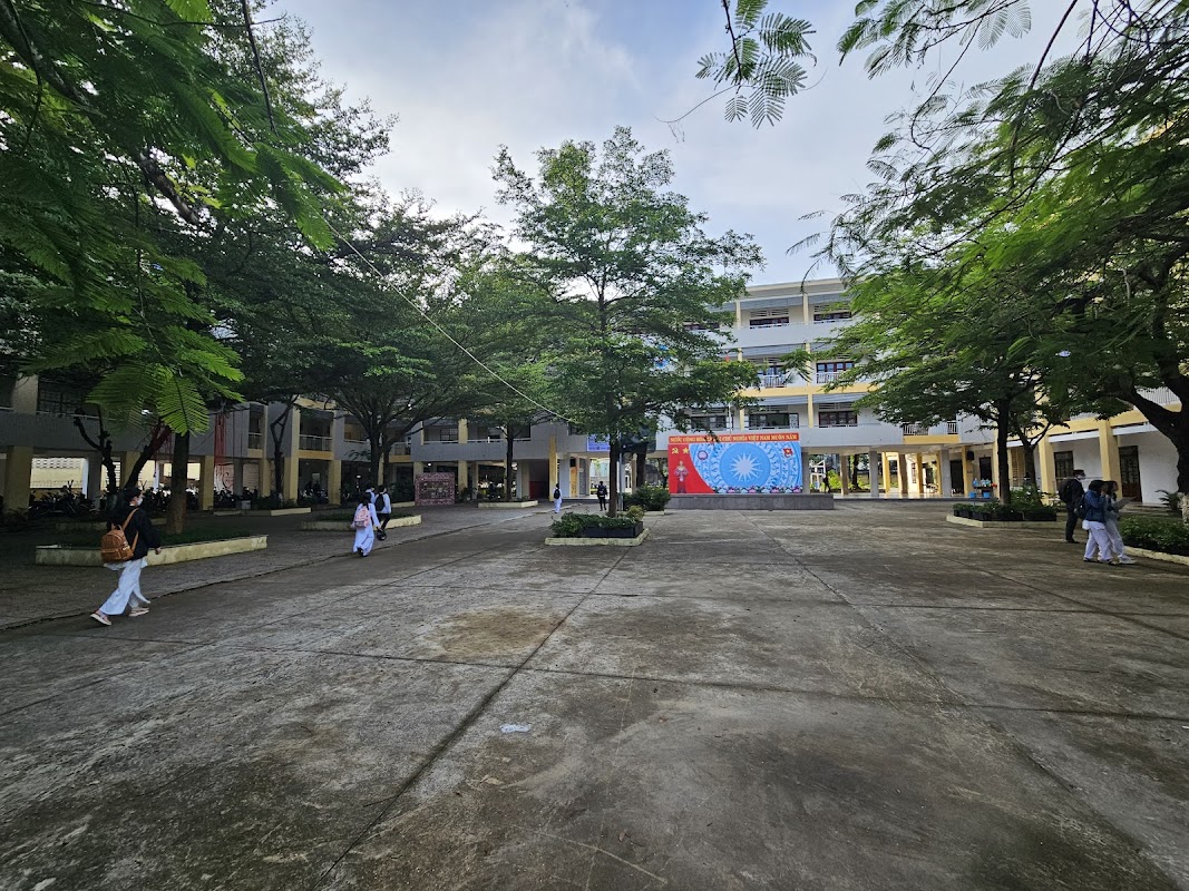 Trường THPT Thái Phiên