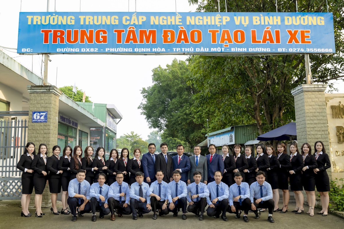 Trường Trung Cấp Nghề Nghiệp Vụ Bình Dương – Sân tập lái 1