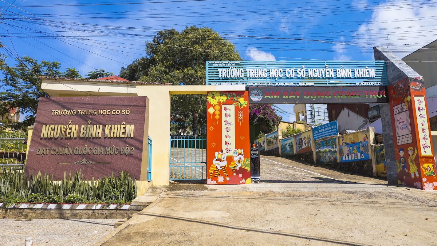 Trường Trung học cơ sở Nguyễn Bỉnh Khiêm