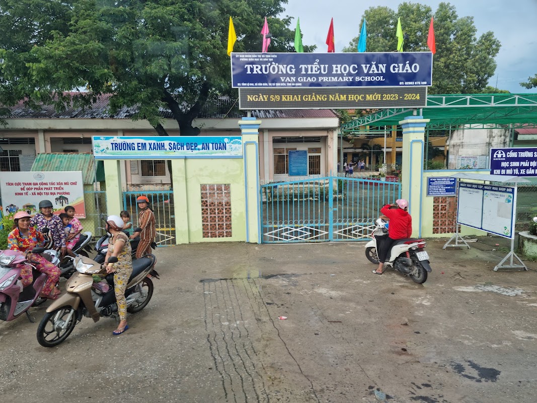 Trường Tiểu học Văn Giáo