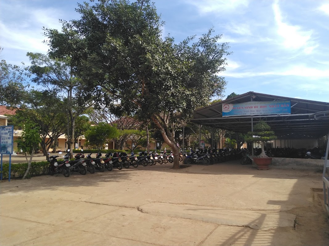 Trường THPT Tân Hà