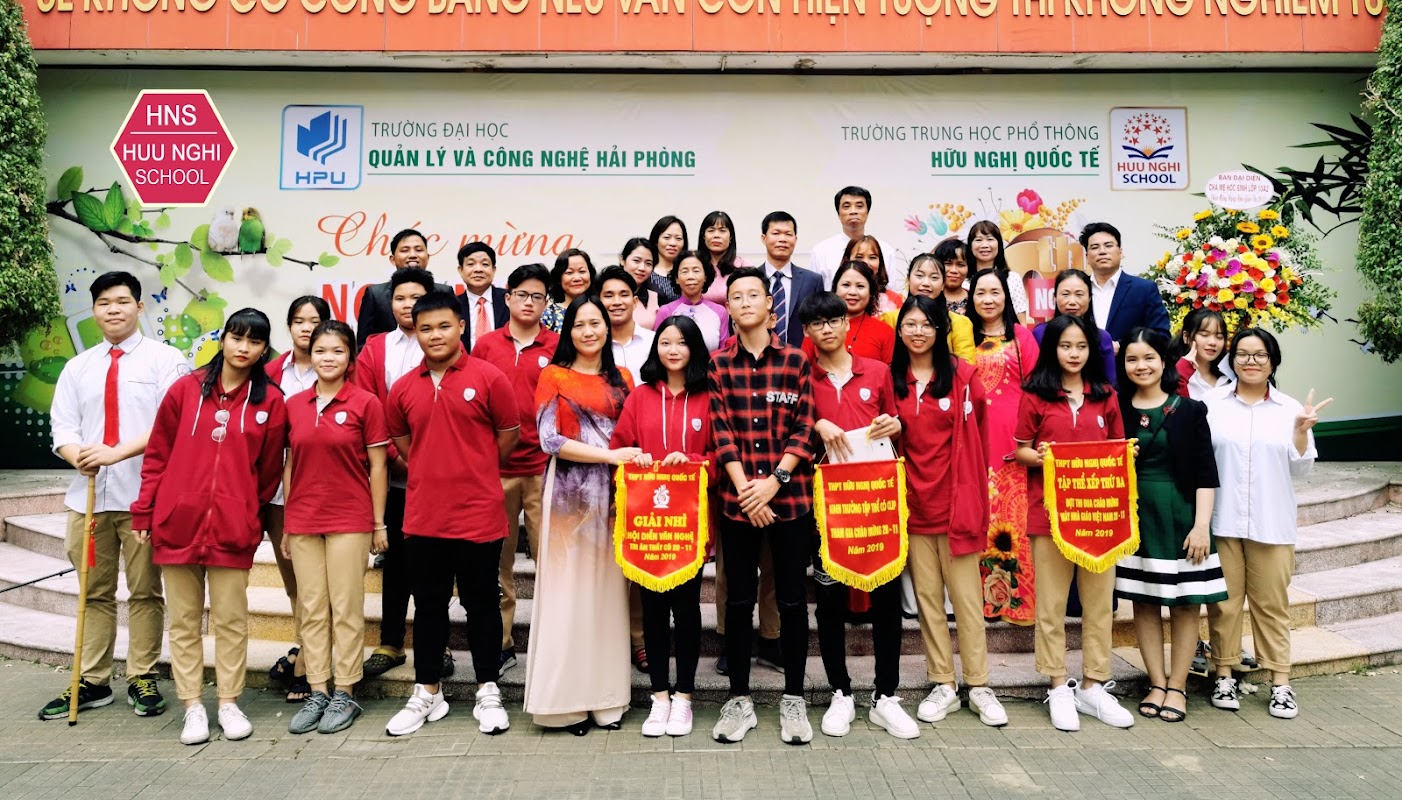 Trường THPT Hữu Nghị Quốc Tế