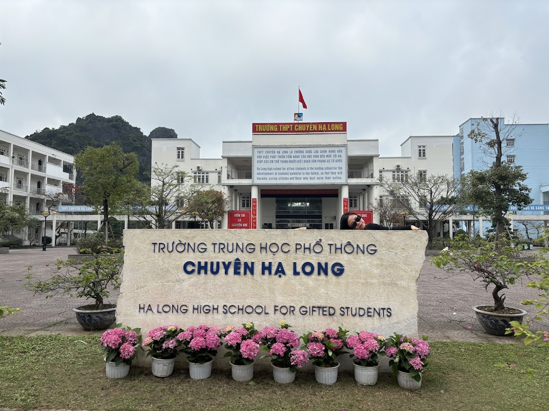 Trường THPT chuyên Hạ Long