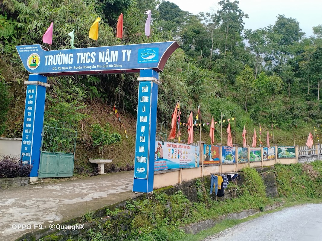 Trường THCS Nậm Tỵ