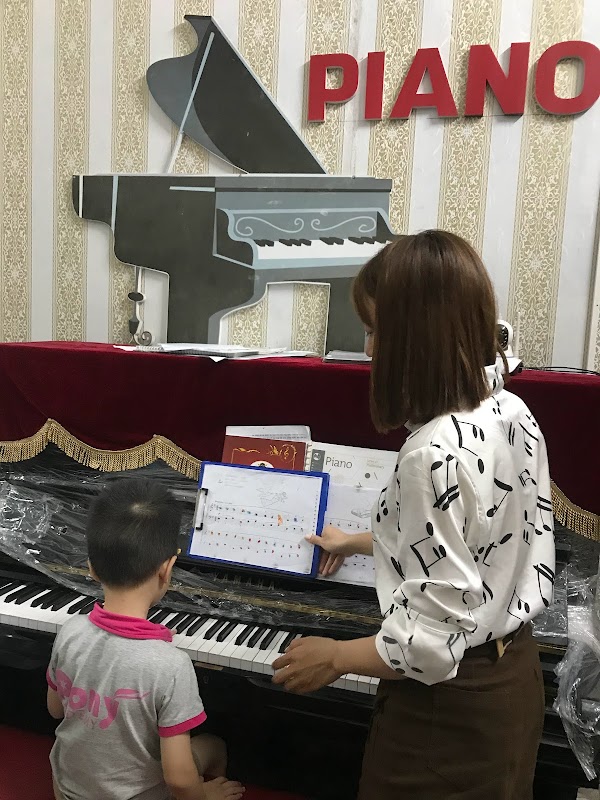 TRUNG TÂM ÂM NHẠC ROYAL STAR