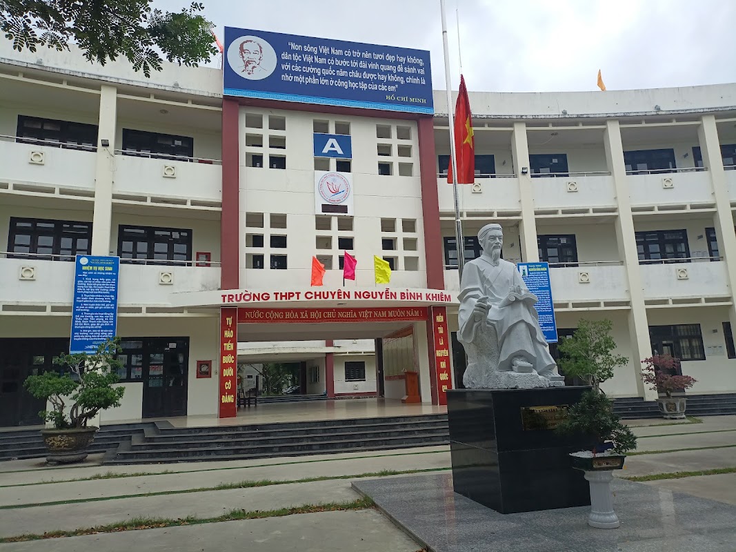 Trường THPT Chuyên Nguyễn Bỉnh Khiêm