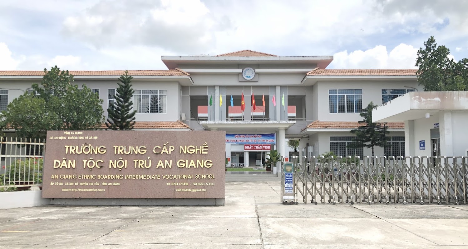 Trường Trung cấp nghề Dân tộc nội trú An Giang