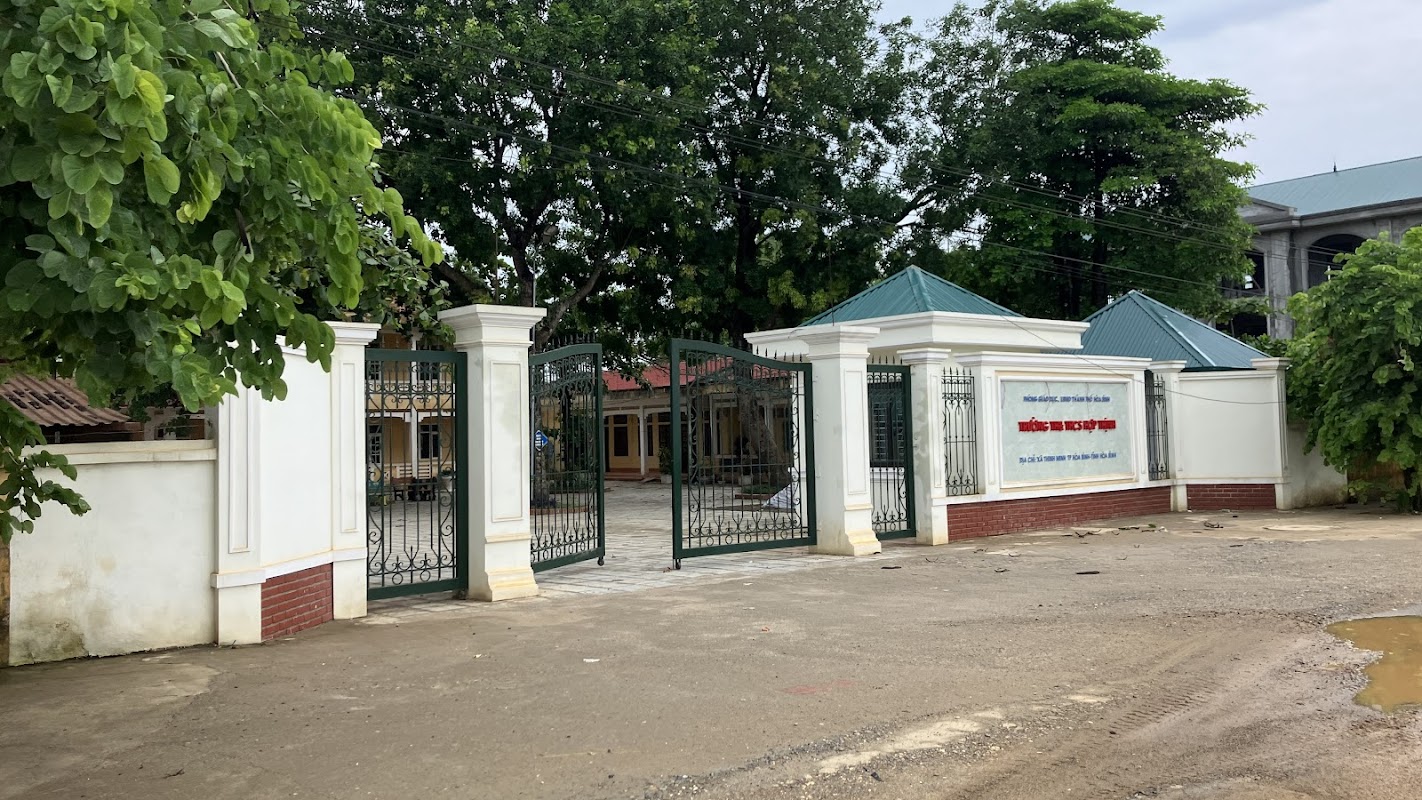 Trường Tiểu học và Trung học cơ sở Hợp Thịnh