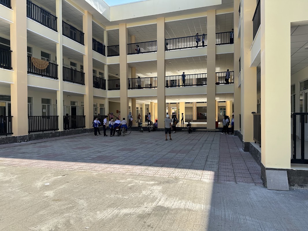 Liên trường Tiểu Học & THCS thị trấn La Hà