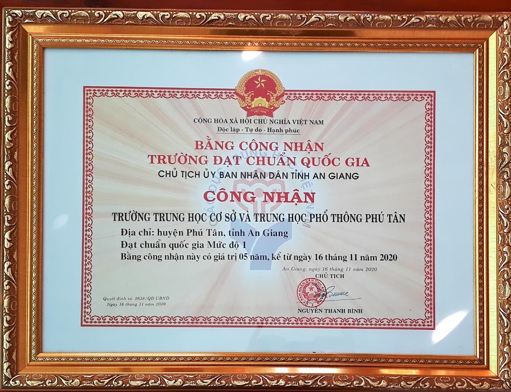 Trường THCS và THPT Phú Tân