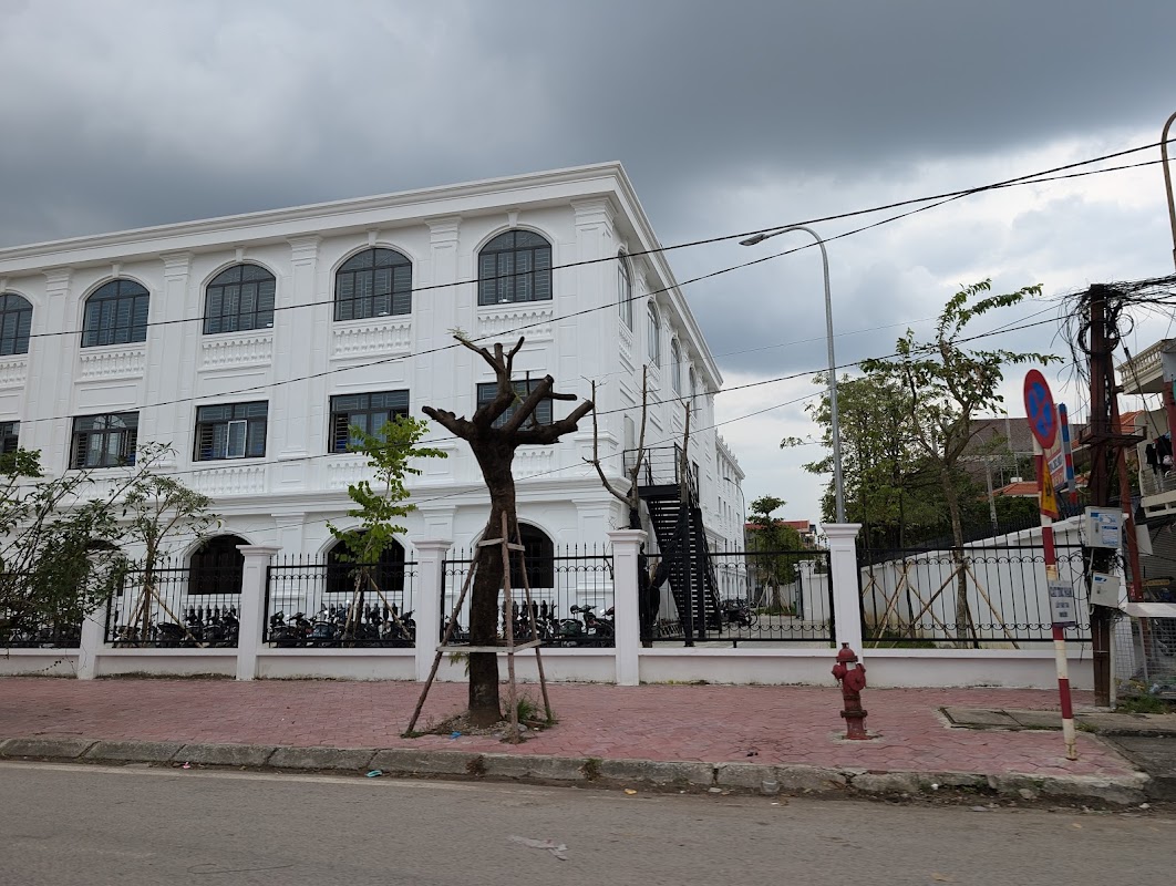 Trường THPT Hồng Bàng