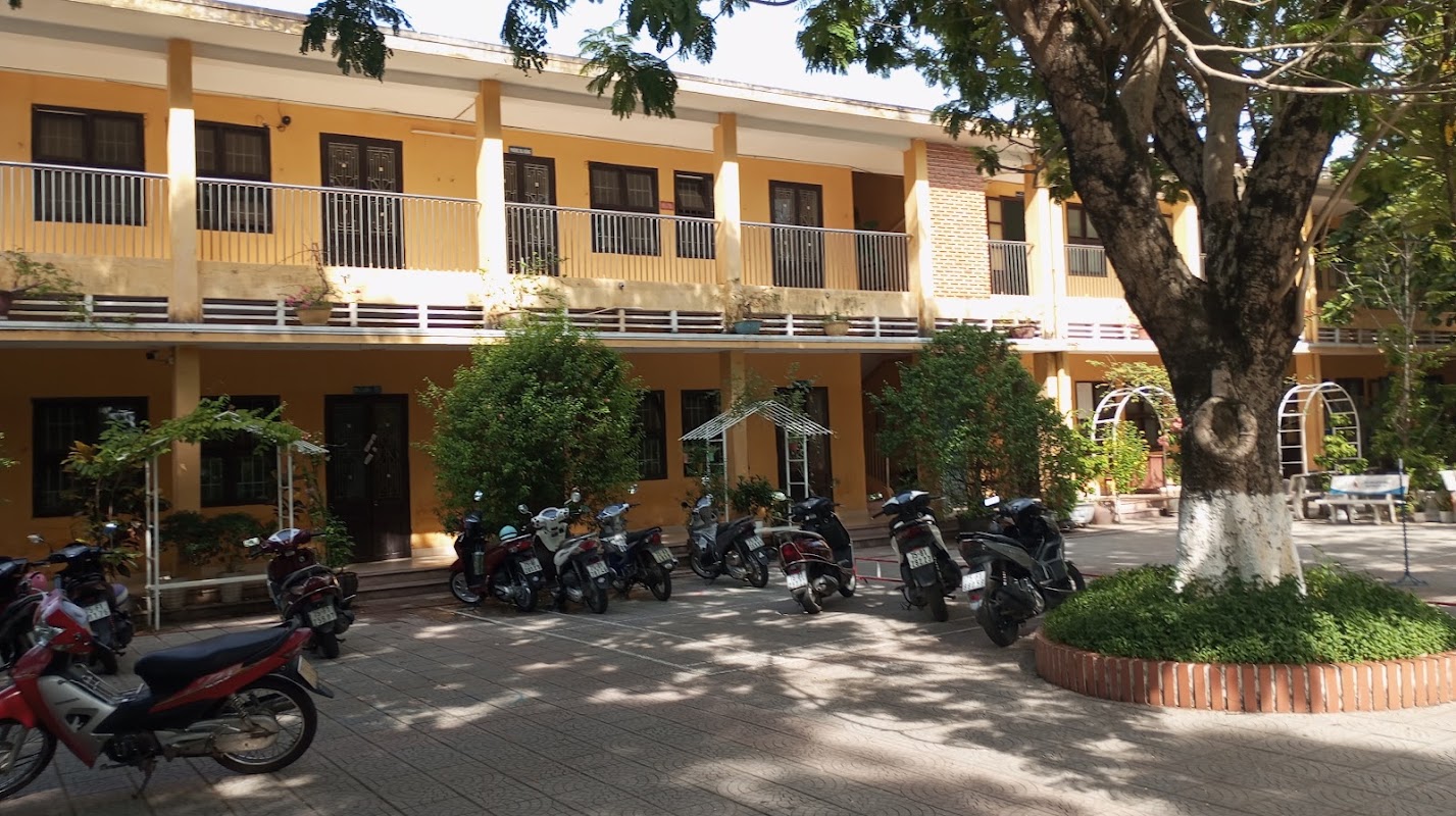 Trường THCS Tố Hữu