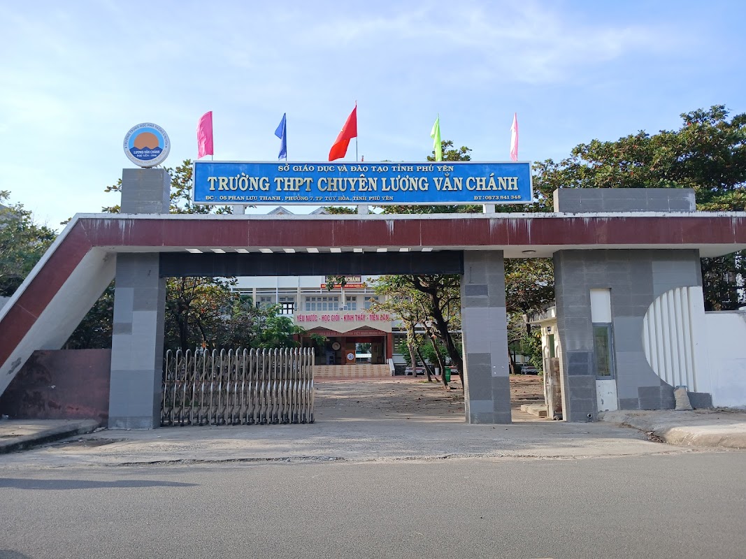 Trường THPT chuyên Lương Văn Chánh