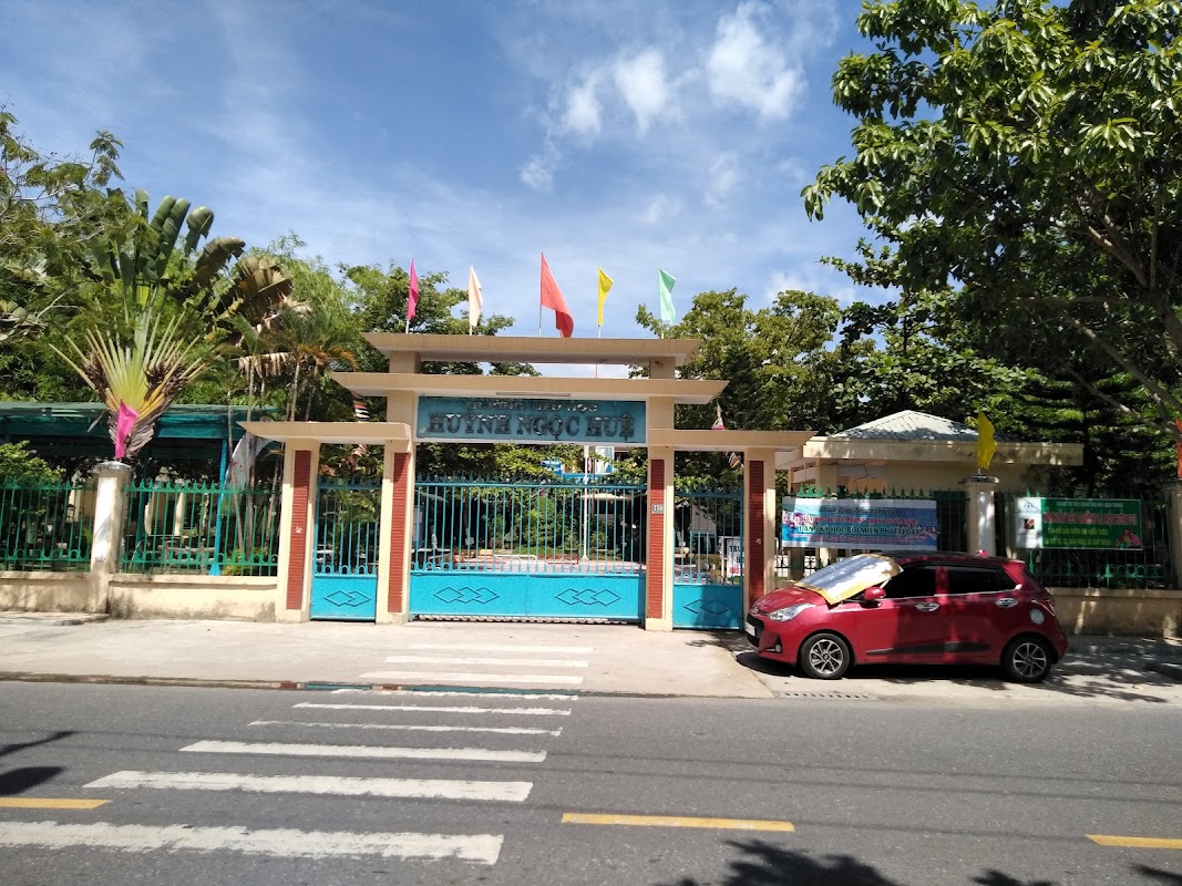 Trường Tiểu học Huỳnh Ngọc Huệ