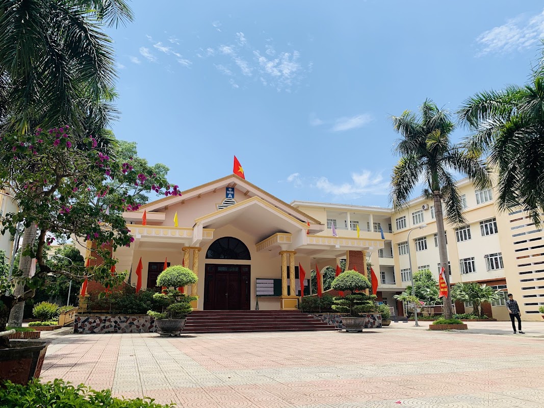 Trường Cao Đẳng Kinh Tế – Kỹ Thuật Hòa Bình