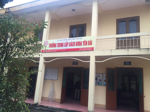 Trường Trung cấp Bách khoa Yên Bái