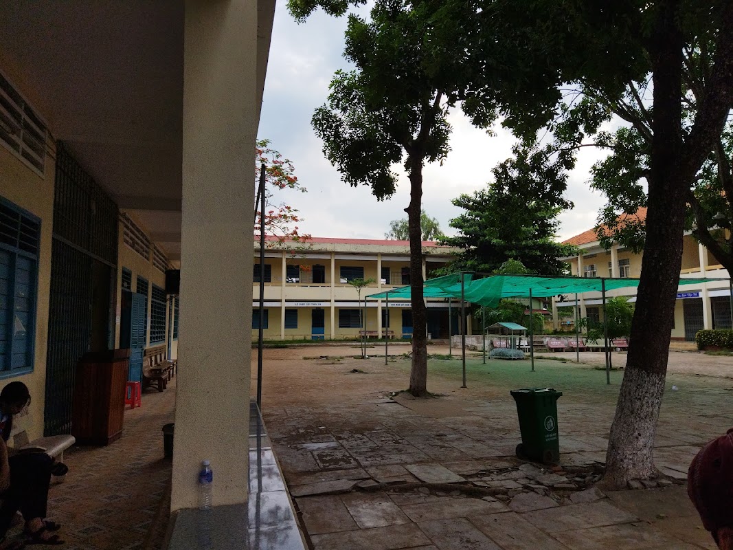 Trung học Cơ sở Long Giang