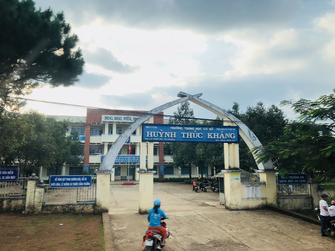 Trường THCS Huỳnh Thúc Kháng