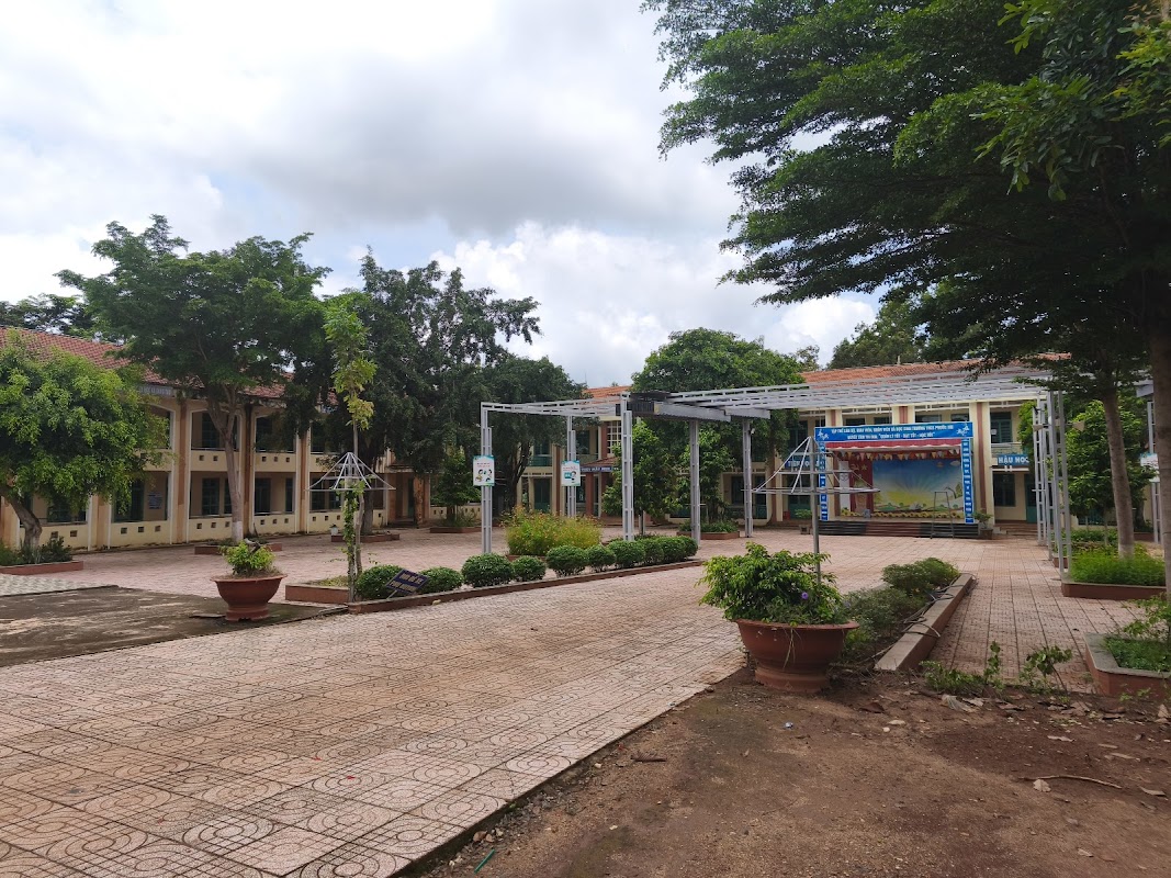 Trường THCS Phước Tín