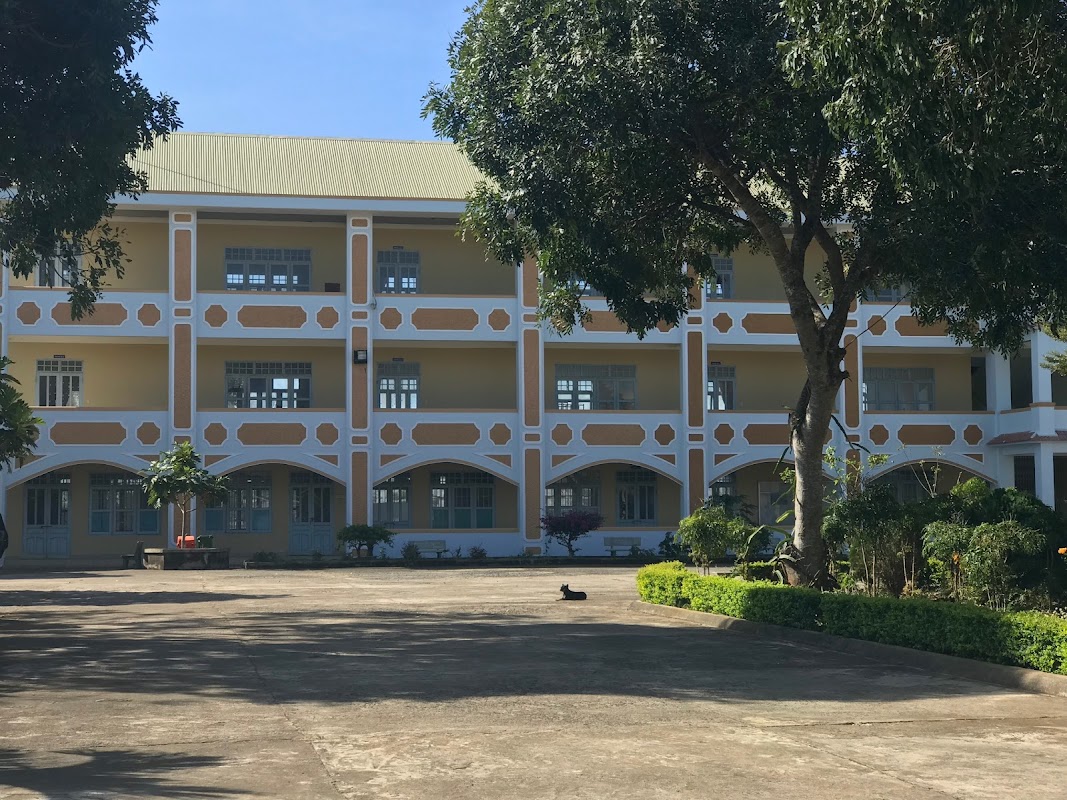 Trường Trung cấp Kinh tế – Kỹ thuật Quốc Việt