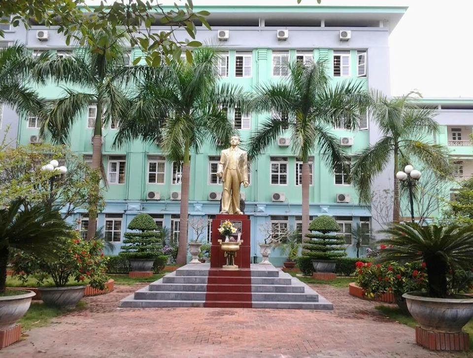 Trường THPT Chuyên Hoàng Văn Thụ