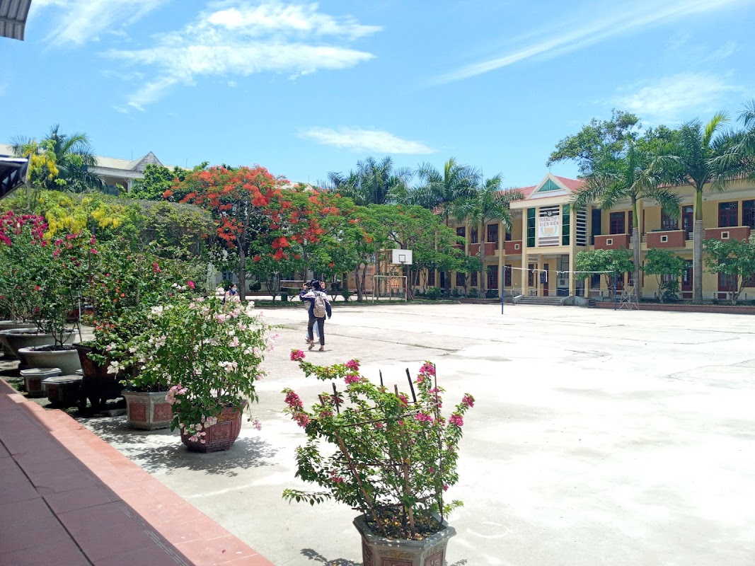 Trường THPT huyện Điện Biên
